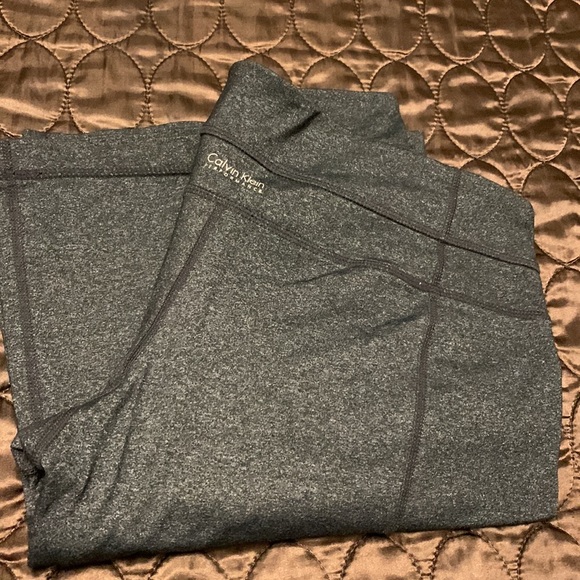 Calvin Klein Medium size. - Picture 4 of 8